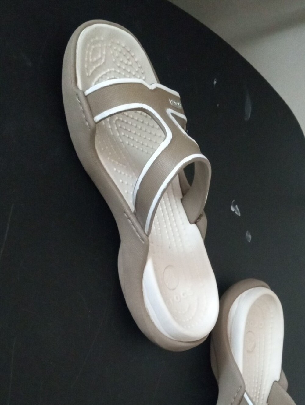 CROCS Women's Brown and Cream Slip-On Sandals Size 6 - Picture 6 of 10